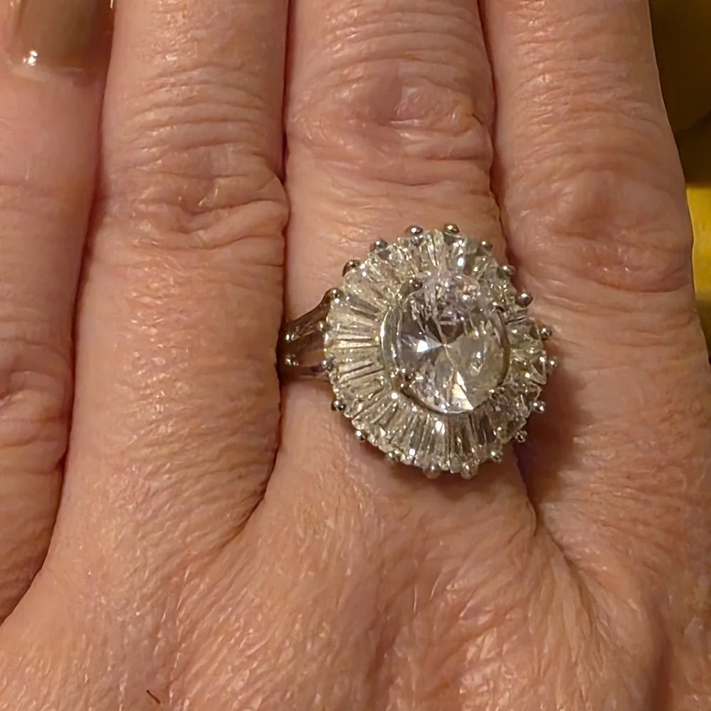 Vintage Art Deco Oval Cubic Zirconia Ballerina‎ Halo Cocktail Ring Size 7